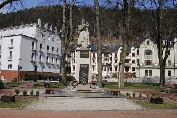 Blzke okolie apartmnu - Pamtnk 2. sv. vojny sovietskym a rumunskm vojakom