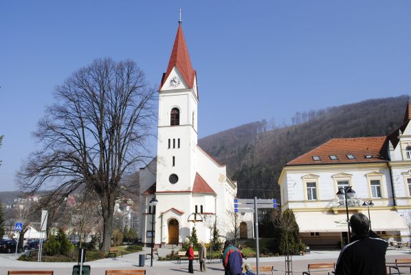 Blzke okolie apartmnu - kostol na nmest