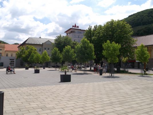 Nmestie Trenianske Teplice - v pizad hotel PAX